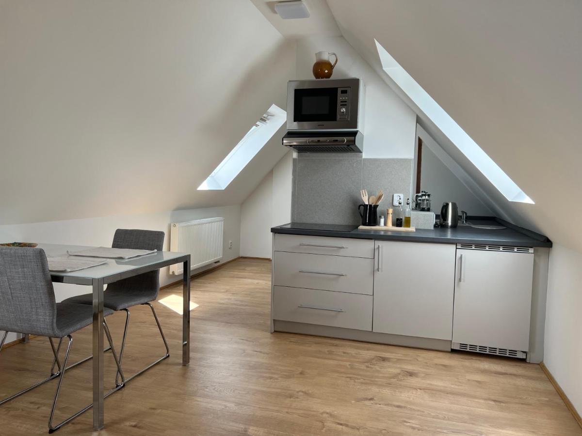 Sova Apartment Hostka  Ngoại thất bức ảnh